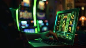Pengguna membaca alur dompet digital
